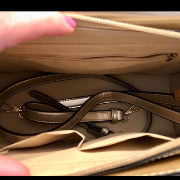 Golden vegan leather satchel w/ matching wallet - Picture 6 of 9